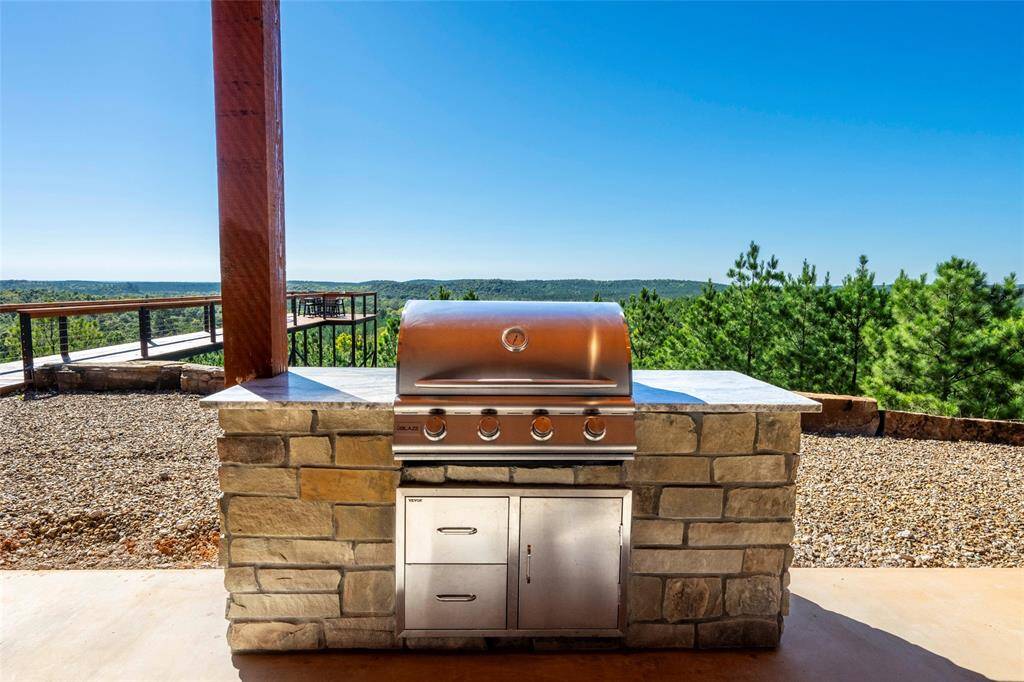 indulge in outdoor cooking while surrounded by panoramic views.