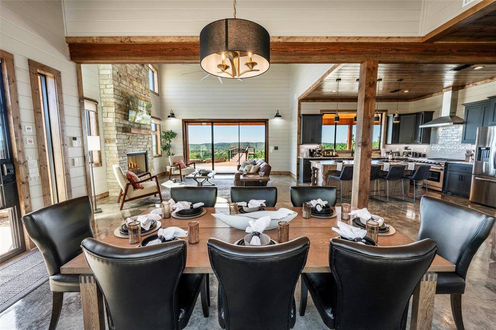 Comfortable yet chic seating for 8