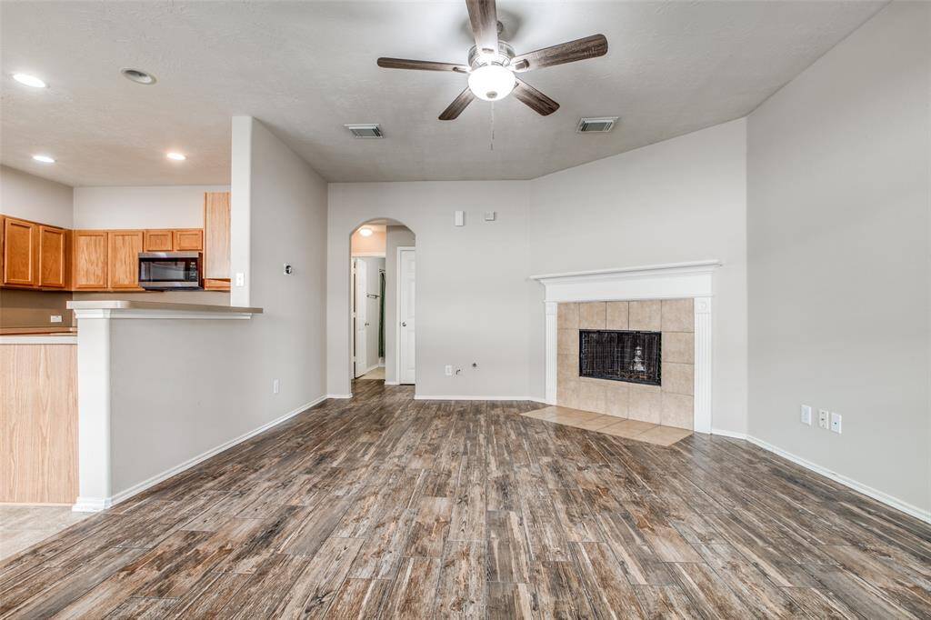 Gas fire place and new ceiling fan.