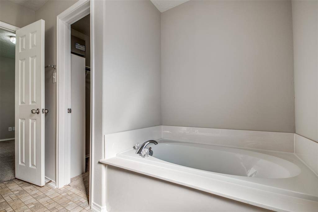 Garden tub in the primary bathroom.