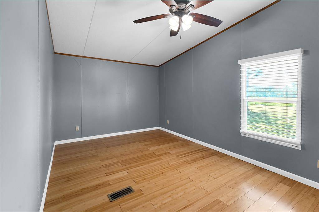 Bedroom 3 with built-in cabinet