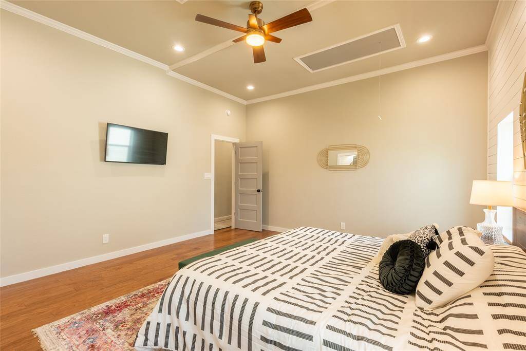 Primary suite.