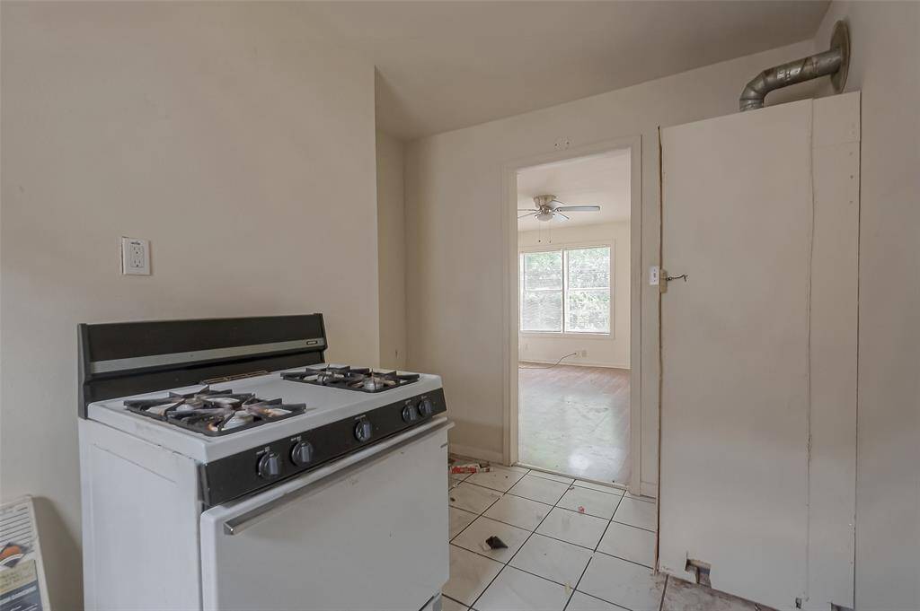 4 burner gas stove.