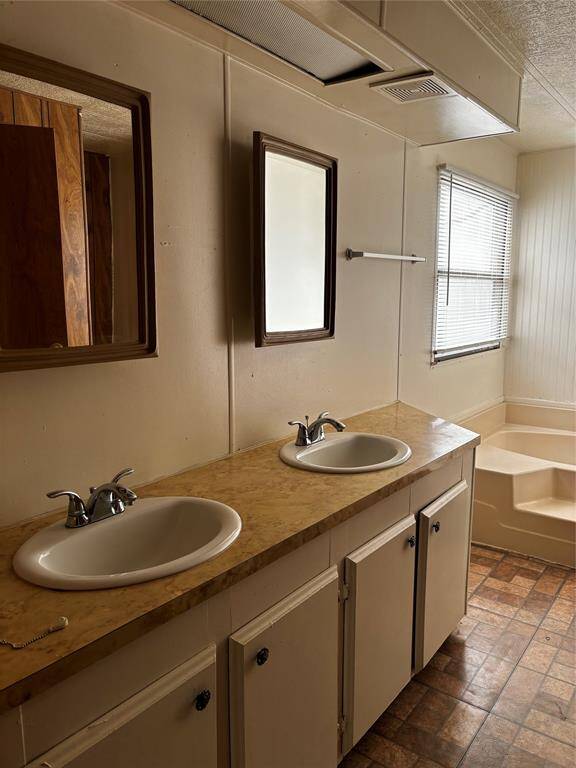 Primary bath sinks
