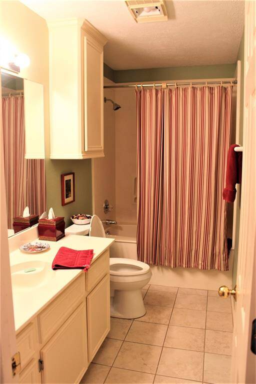 Guest bath.