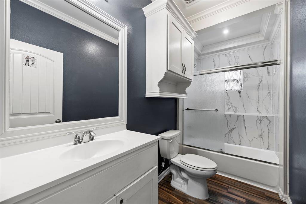 The secondary full bath.