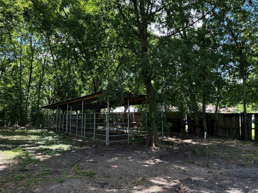 Large animal stalls