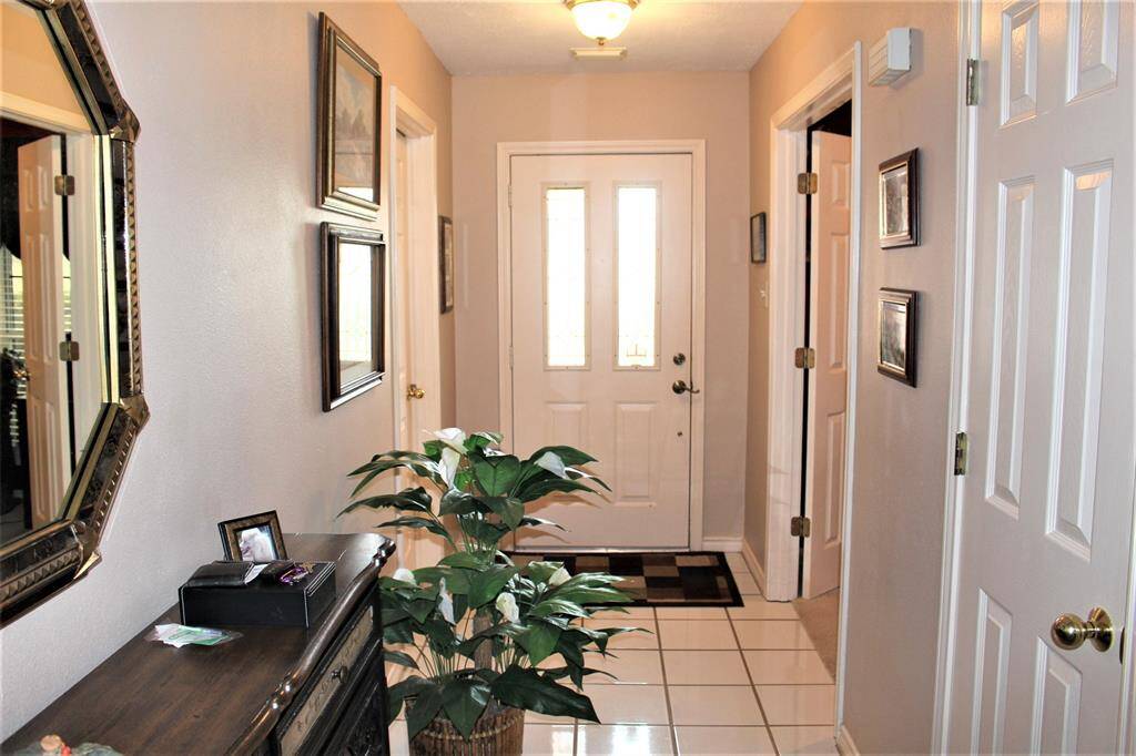 Very nice Entry way, with bedroom/office to the right here, and utility room and garage entrance to the left.