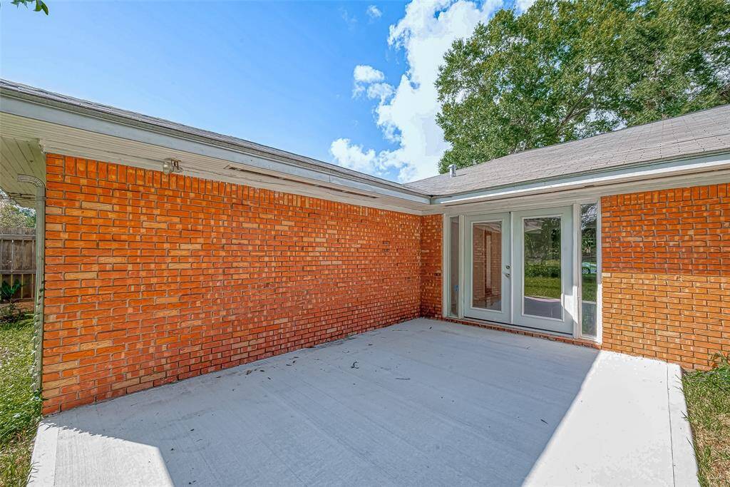 ENJOY OUTDOOR DINING OR BBQ ON YOUR FRESHLY POURED CONCRETE PATIO.