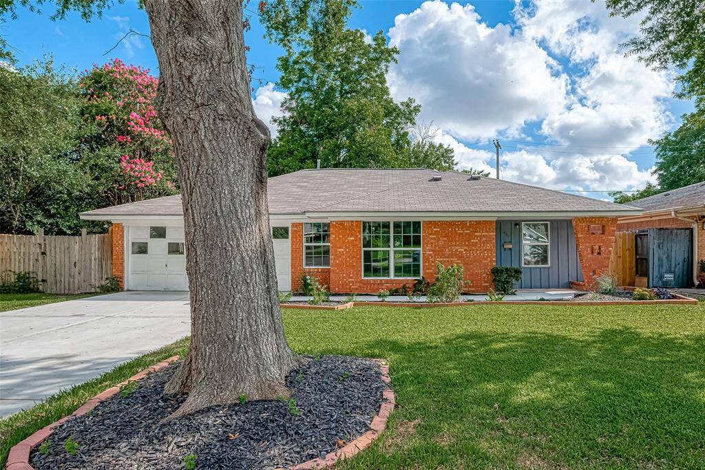 FRESH LANDSCAPING ACCENTS THE PRETTY BRICK FACADE; OFFERING EXCELLENT CURB APPEAL.