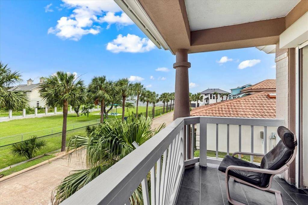 Balcony off of upstairs guest room