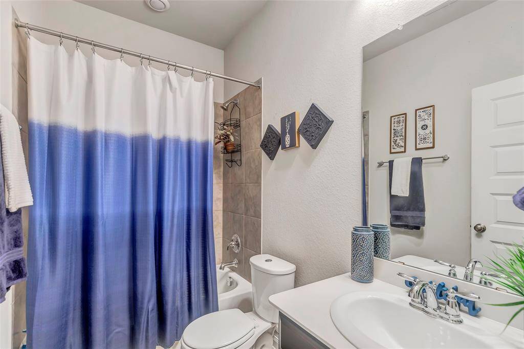 Bathroom 2.