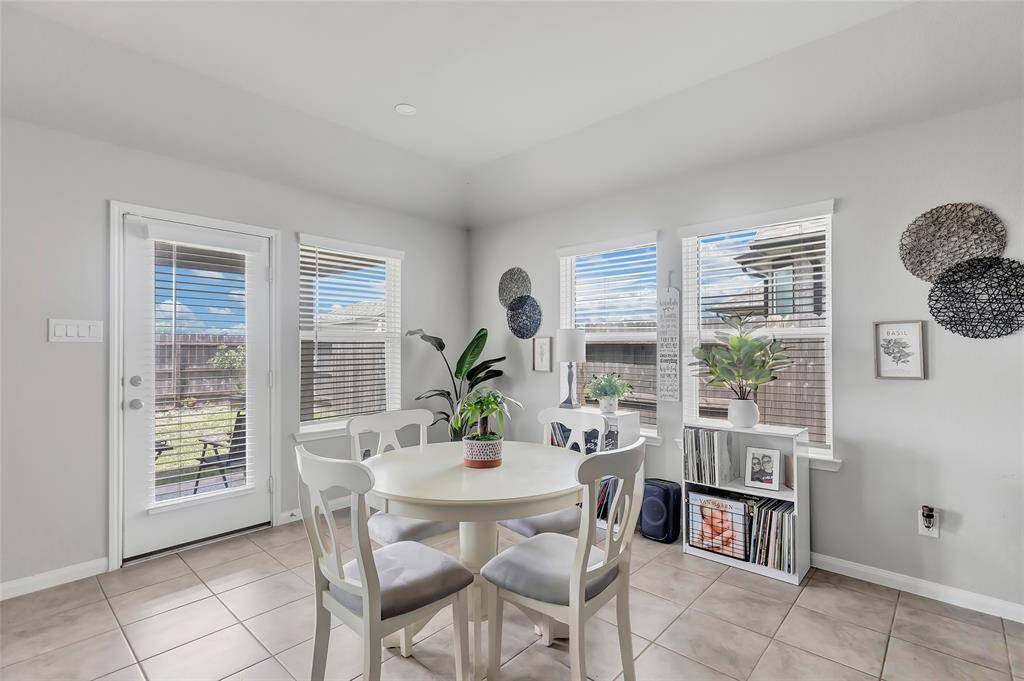 Breakfast area off the kitchen.