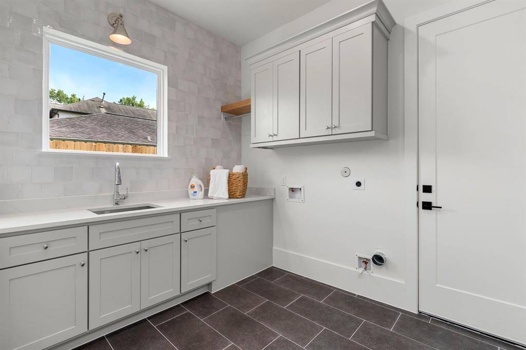 Example photo of Builder's previously built home.