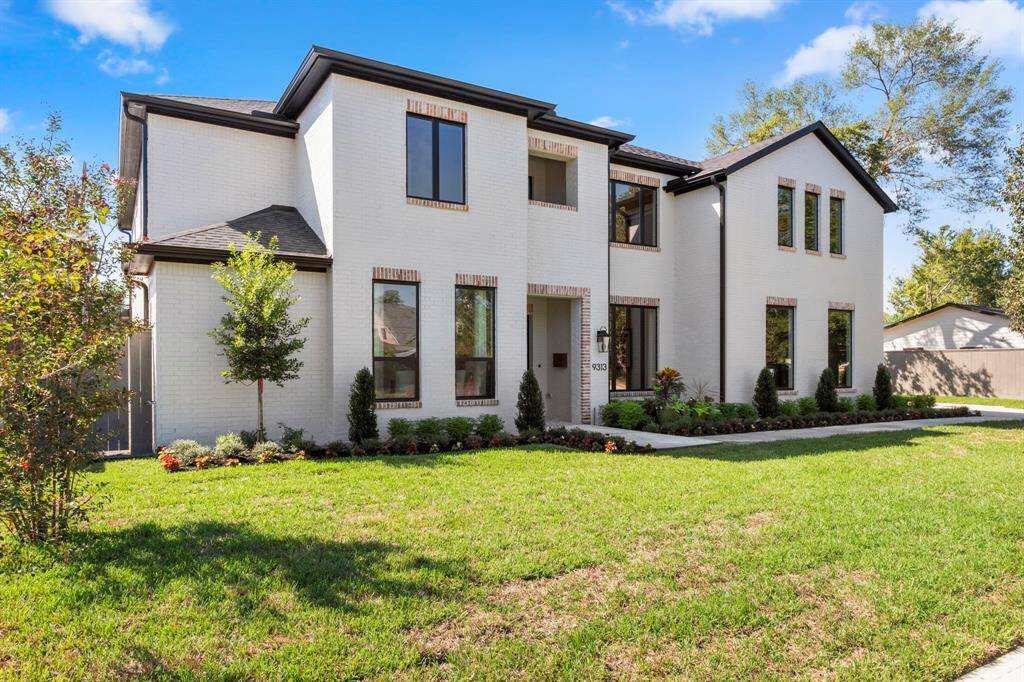 Example photo of Builder's previously built home.