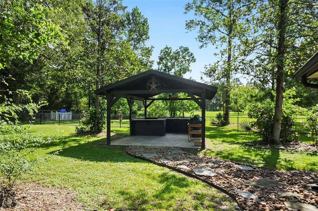Outdoor kitchen