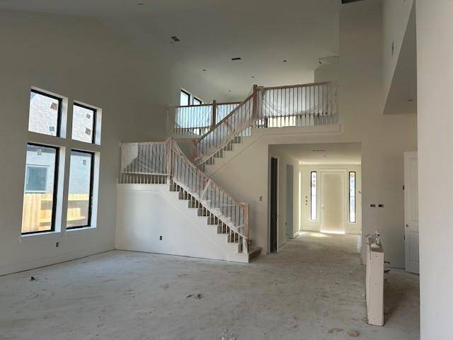 Open floor plan with high ceilings and double windows in the breakfast area.