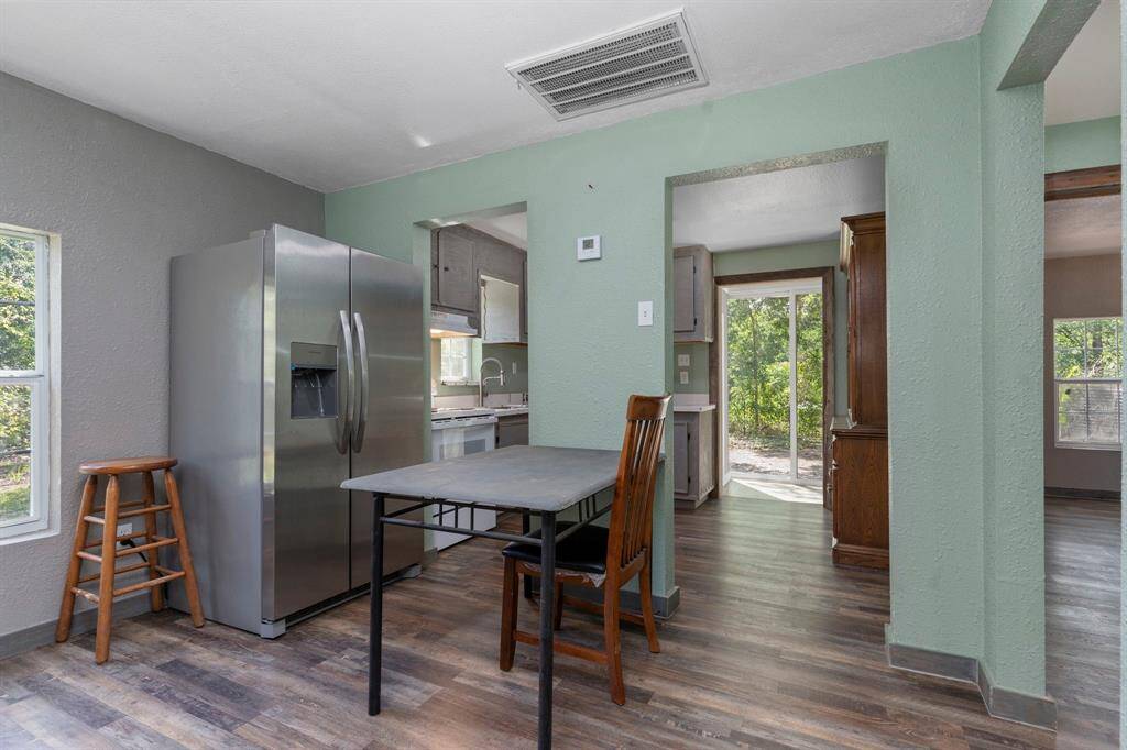 Casual Dining Area!