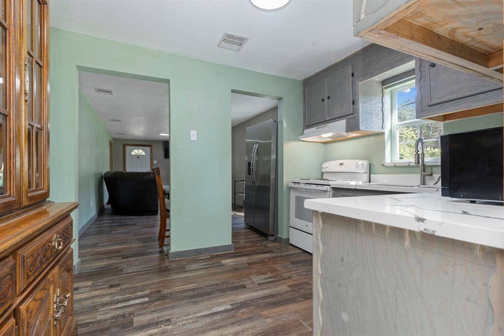 What amazing place to come home to and place your Custom RV in the Large Workshop!