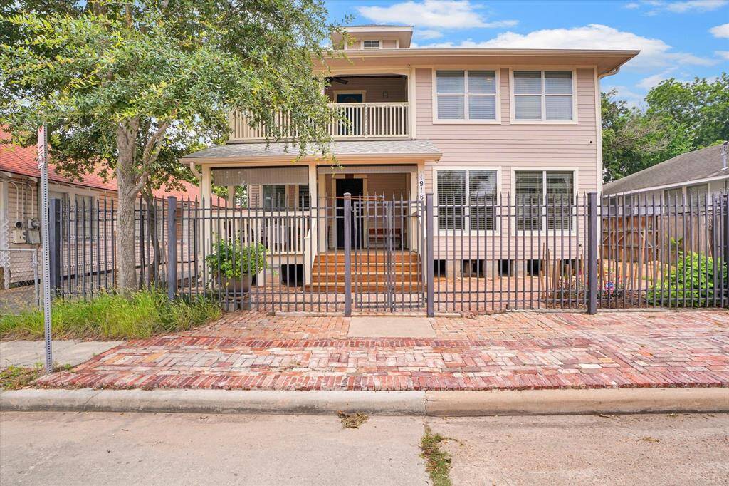Originally built in 1905-1910 per HCAD.