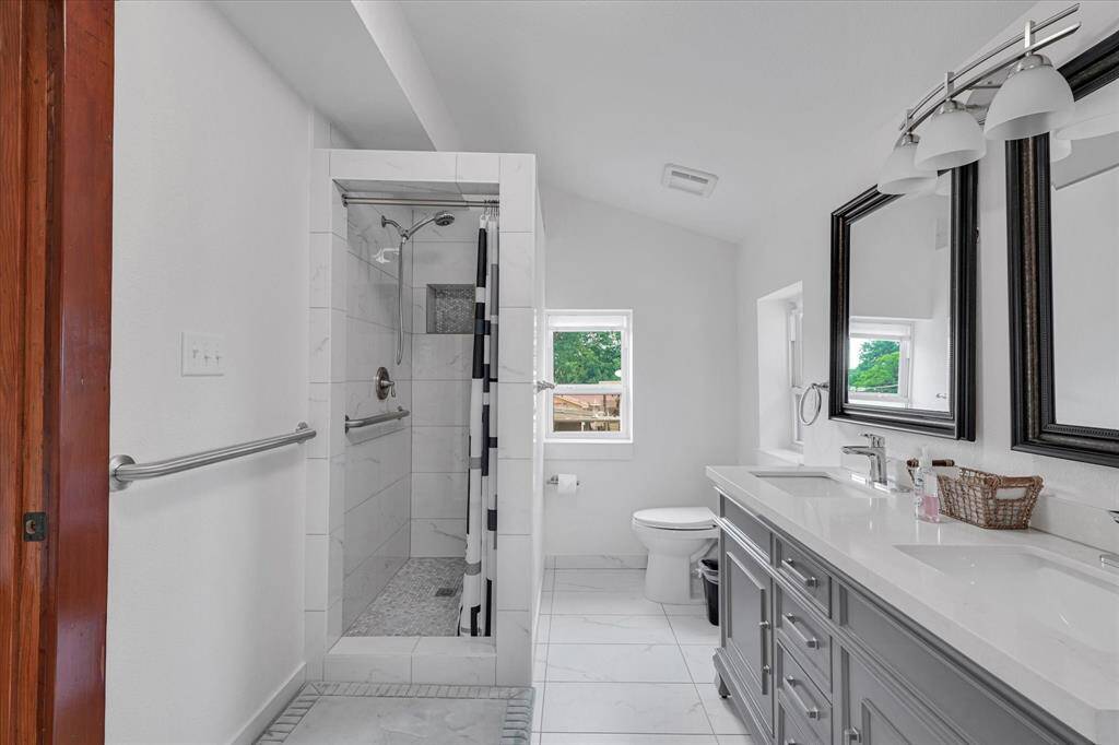 En-suite bath for bedroom #6.