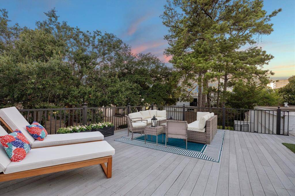 Seating and reclining area on roof deck with TREX Composite Flooring over recently applied roof