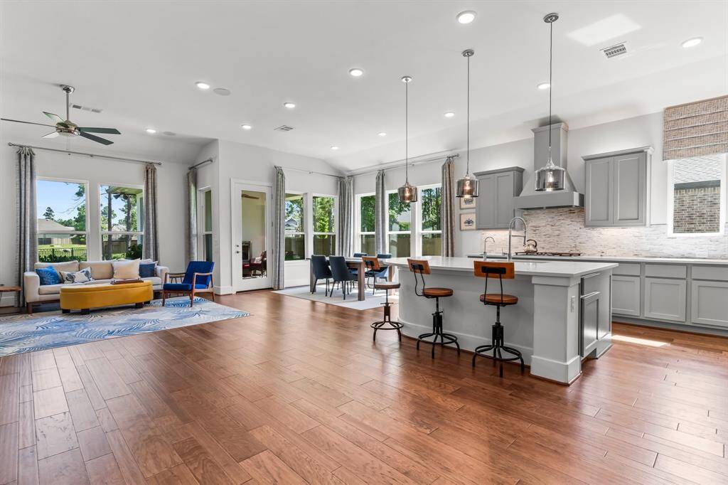 Open Concept spacious Kitchen/family-creates an inviting atmosphere for entertianing