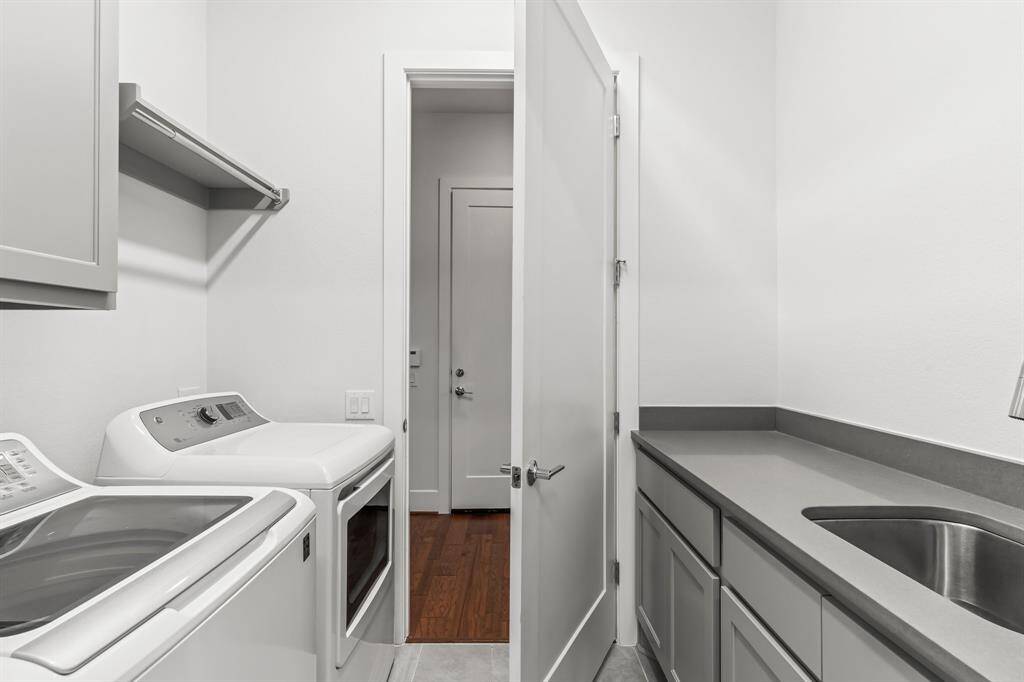 Utility room with sink
