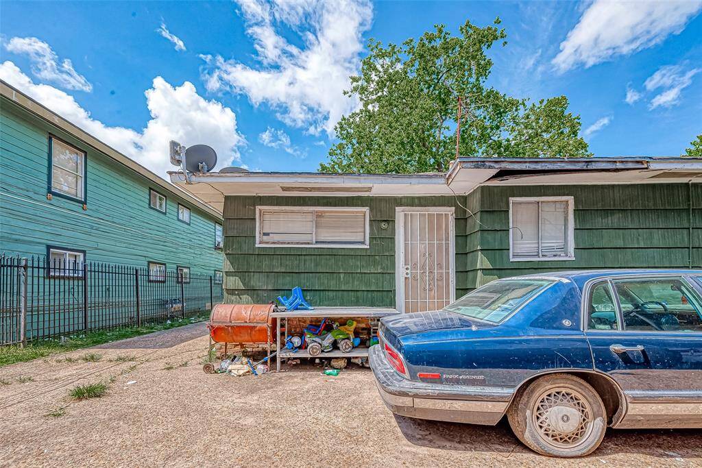 The lot offers plenty of space for parking, accommodating both residents and their guests.