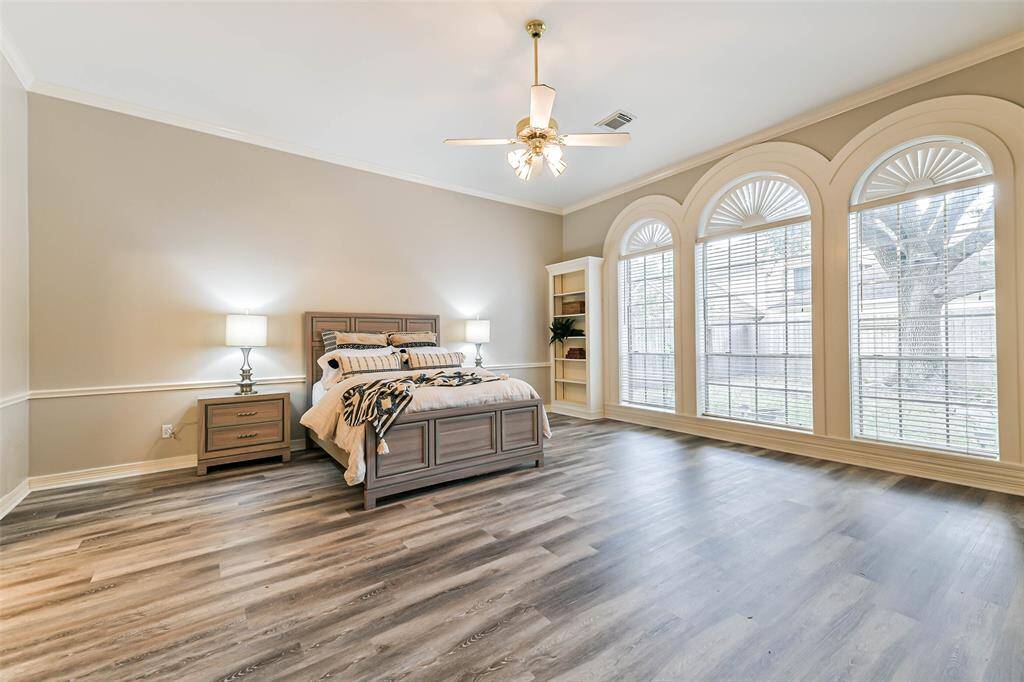 oversized primary bedroom