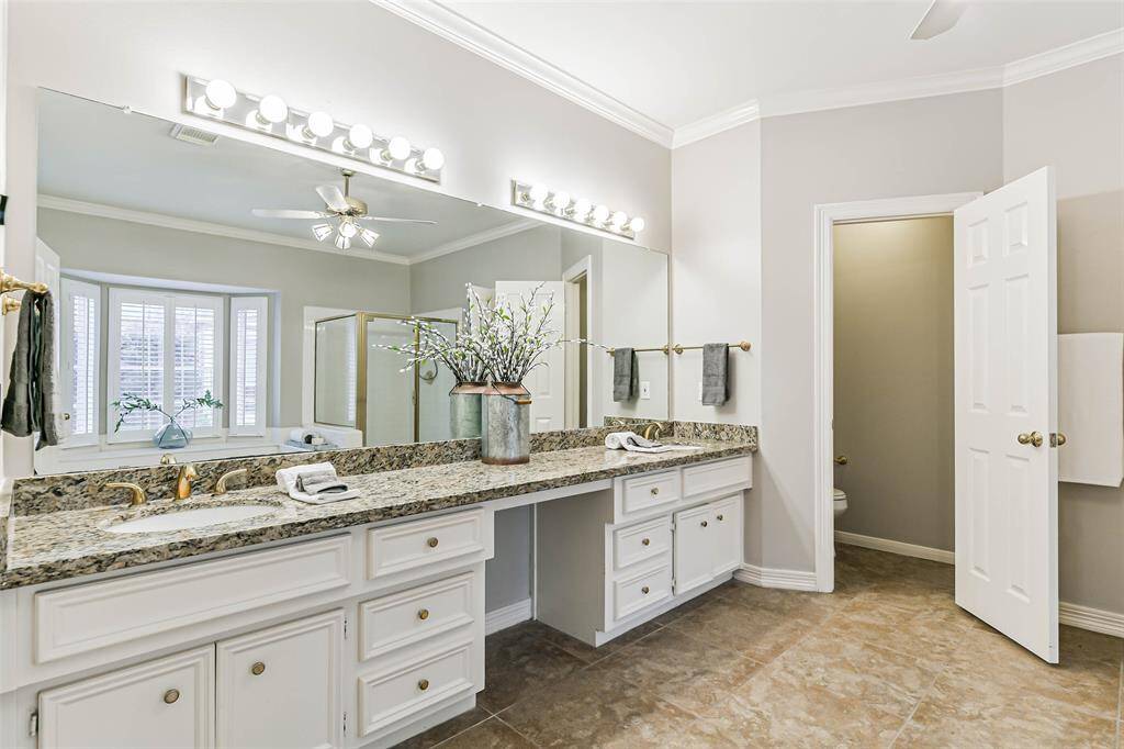 primary bath with double sinks and vanity
