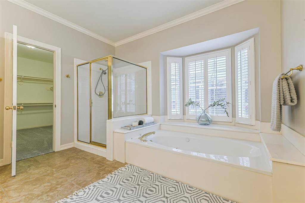 separate shower and soaking tub