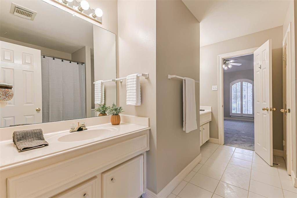 Jack and Jill bath connecting rooms 2 and 3