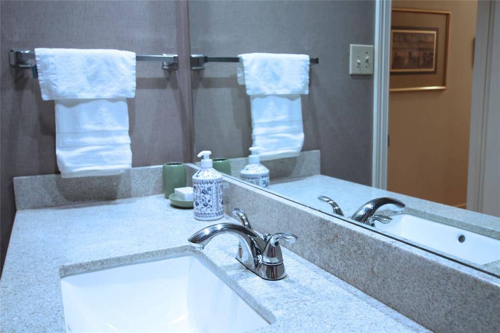 Full Bathroom 1-2