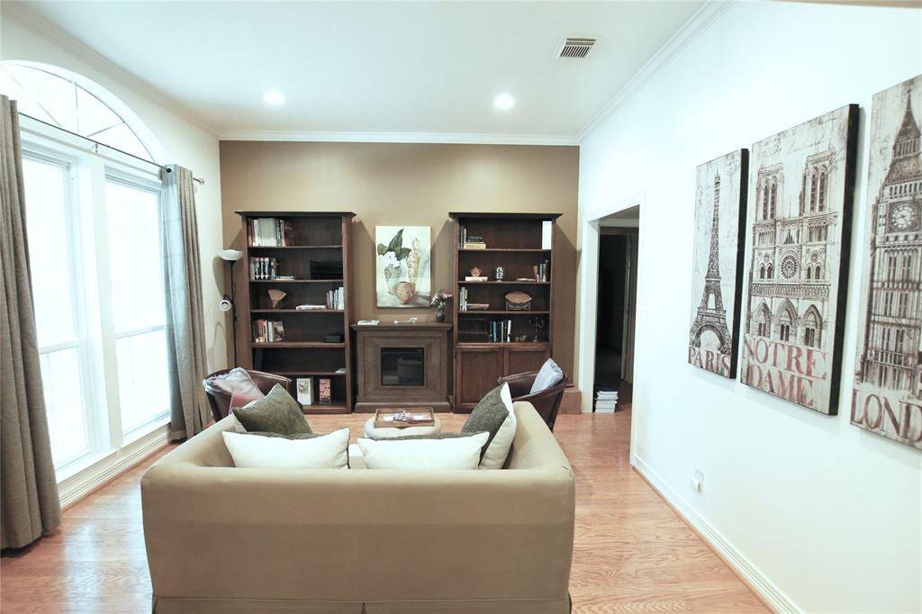 Family Room 1