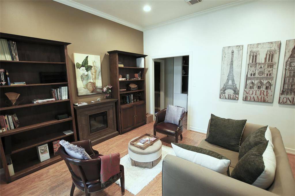 Family Room 4