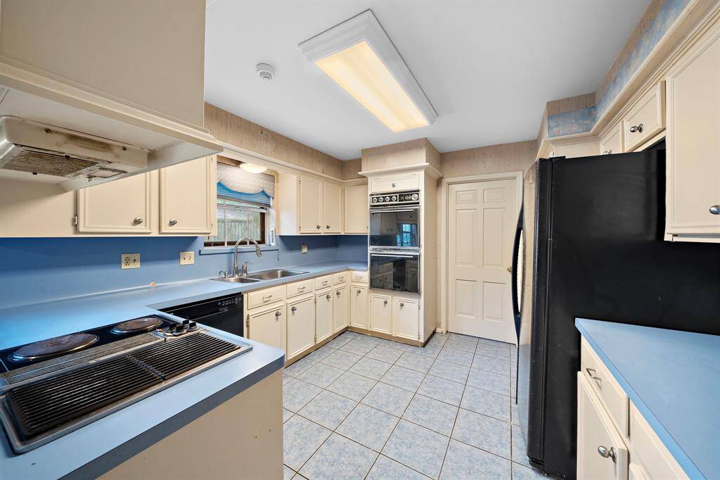 Tons of countertop and cabinet space.