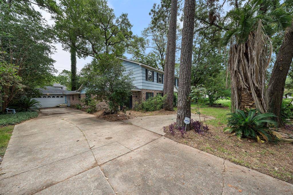 Expansive driveway.