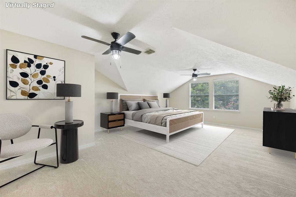 Oversized room with closet that can be used as a 4th bedroom or game room