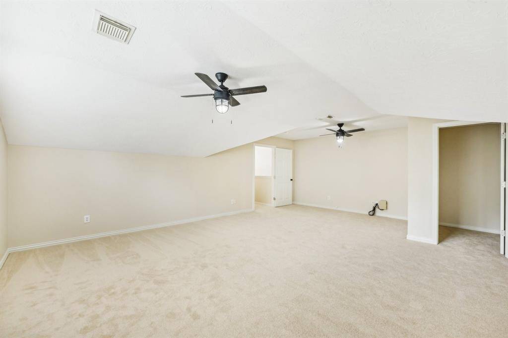 Oversized room with closet that can be used as a 4th bedroom or game room