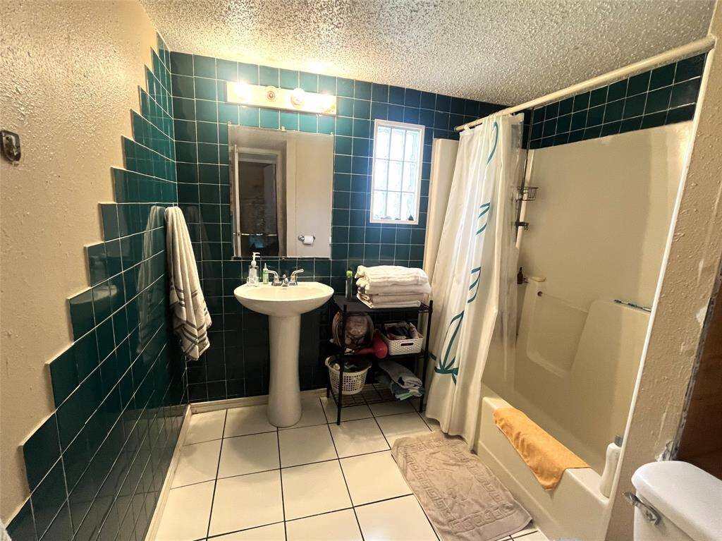 2nd first floor bathroom with tub/shower combo