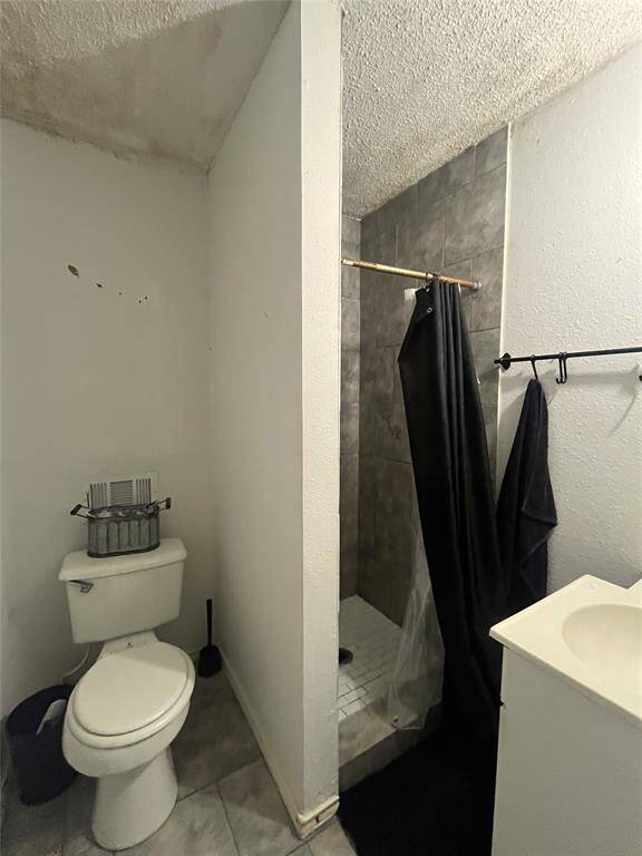 Shower in upstairs bathroom