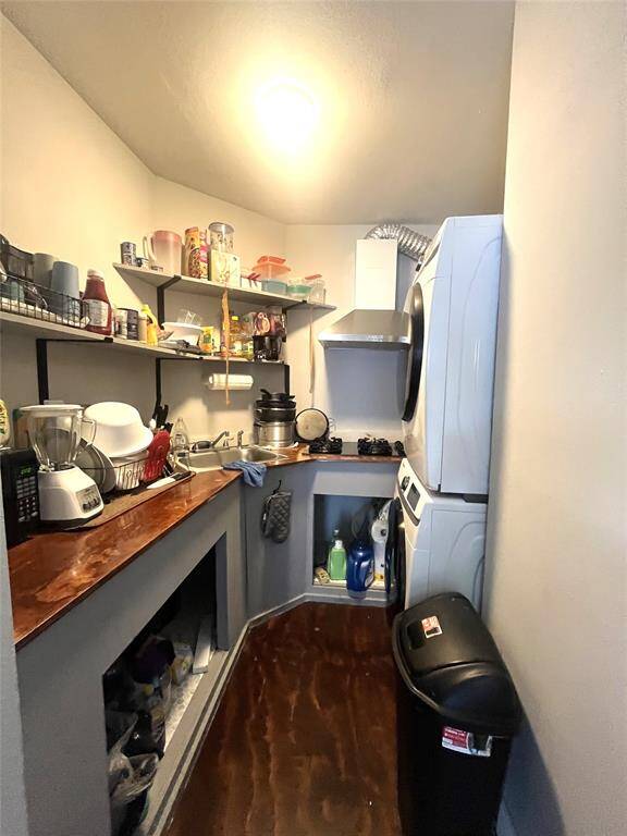 Guest Quarters kitchenette with cooktop