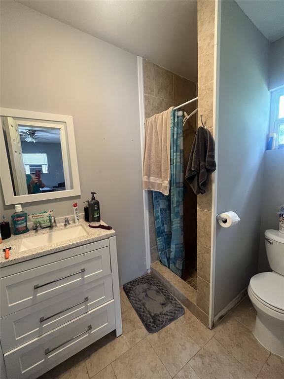 Bathroom with shower in guest quarters