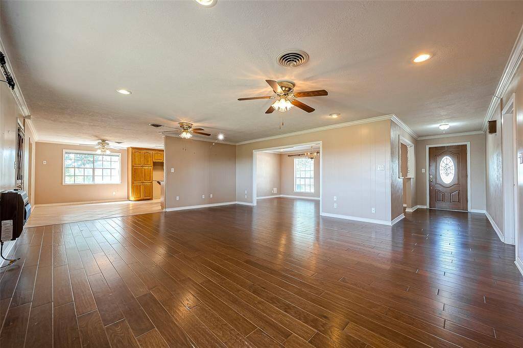 Open floorplan connecting living, kitchen, & dining rooms