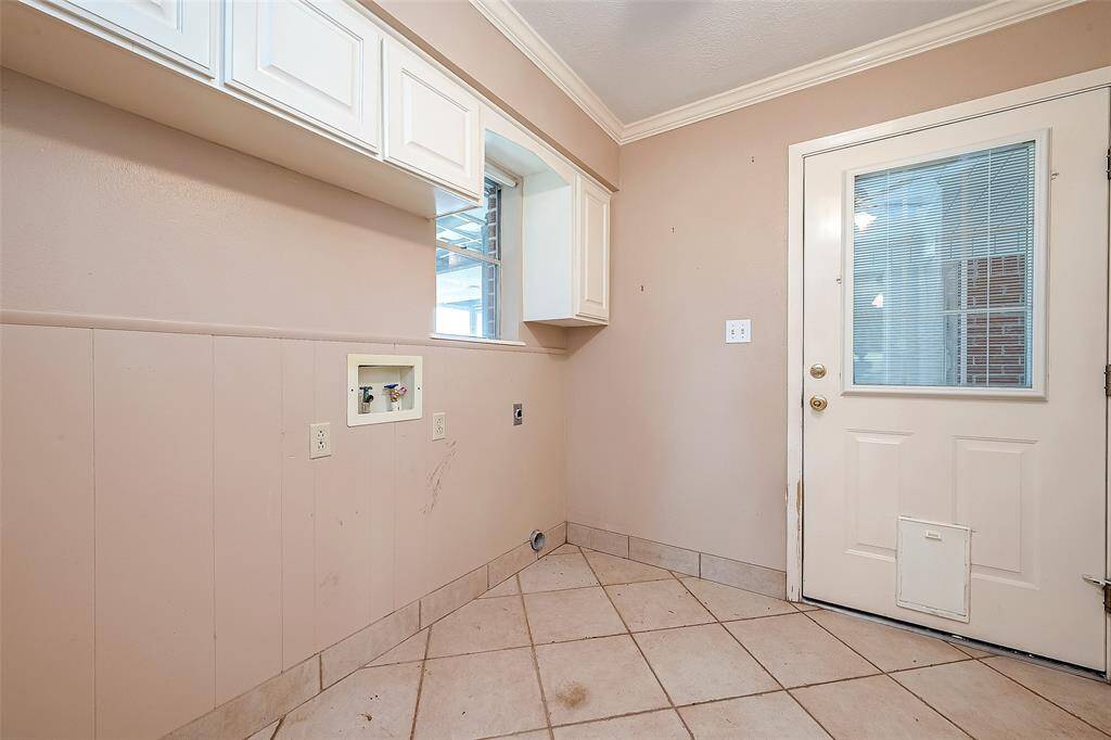Rear entry mud/utility room