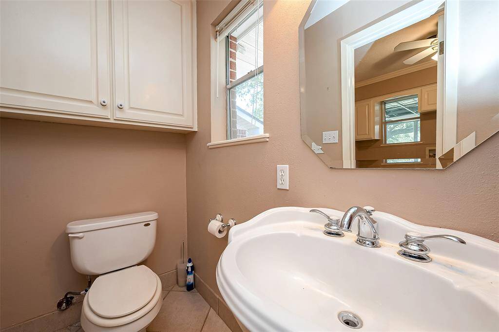 Full bath in utility area with shower