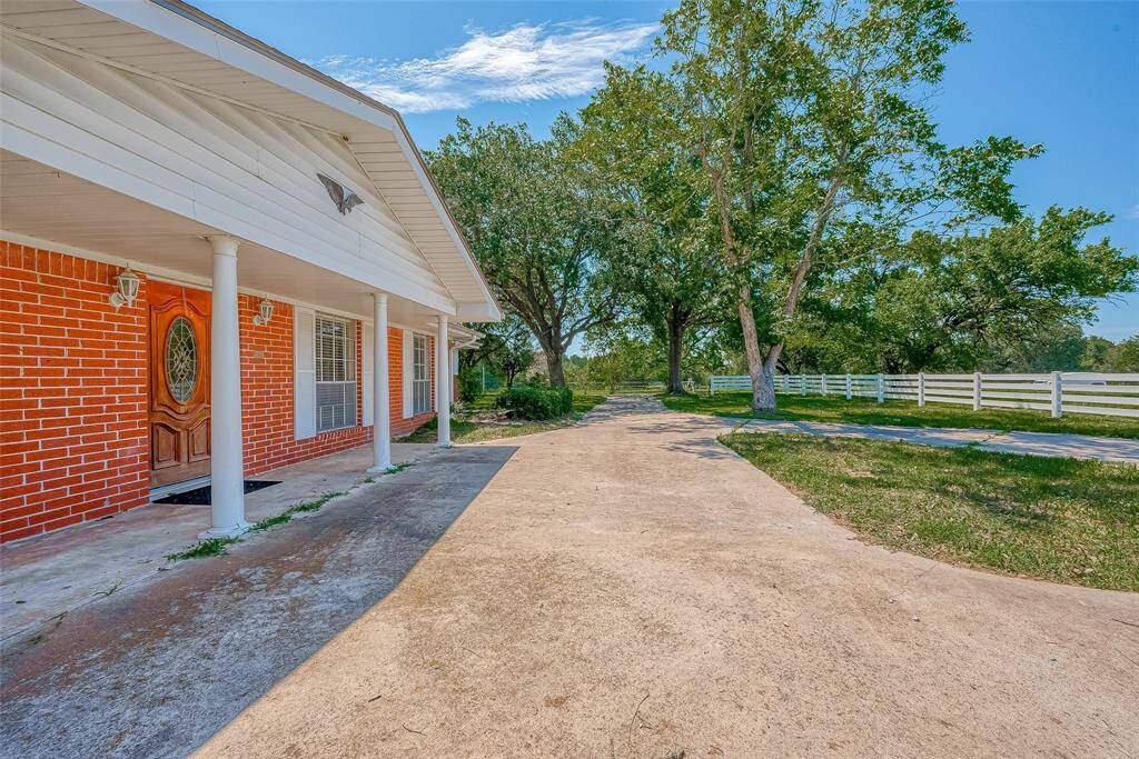 Front Porch & Driveway