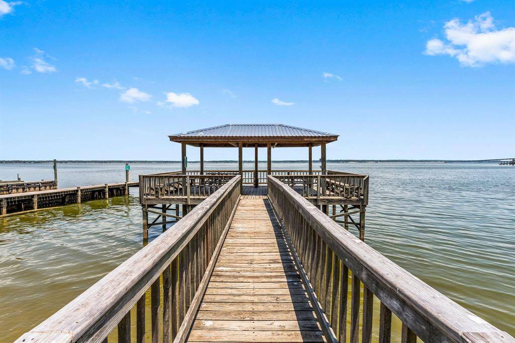 Covered fishing pier