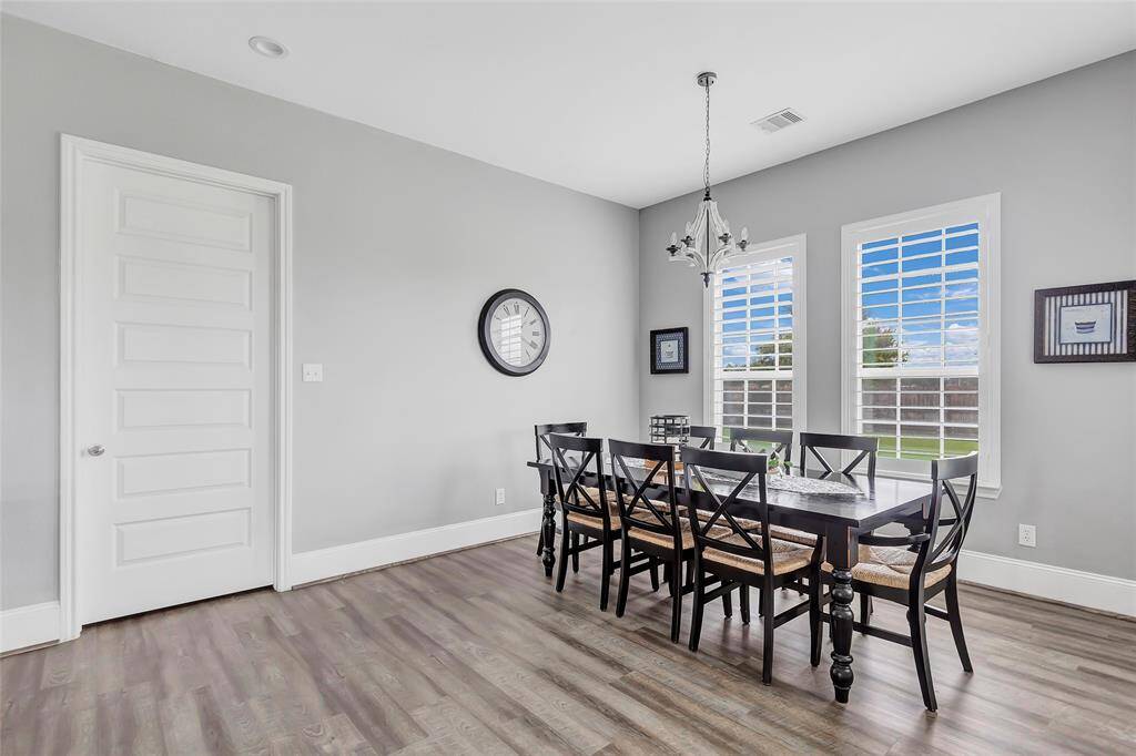 Lots of natural lighting in the breakfast room